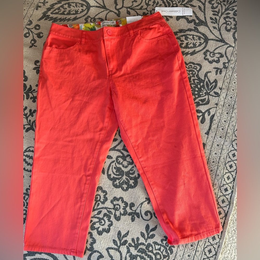 Never worn size P8 or size P6 bistretch slim leg crop pants 15$ each